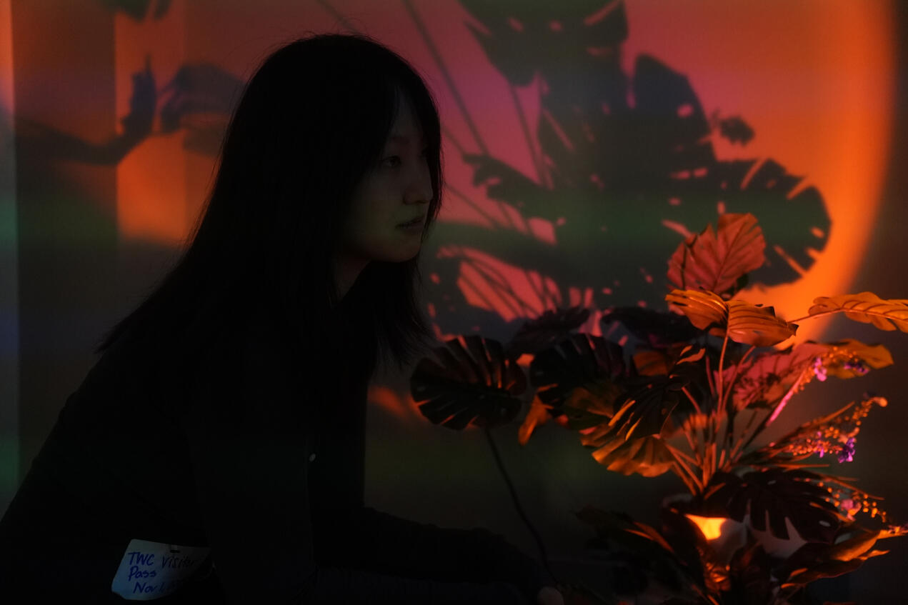 Small floor lamps were placed to create dramatic shadows on the walls.